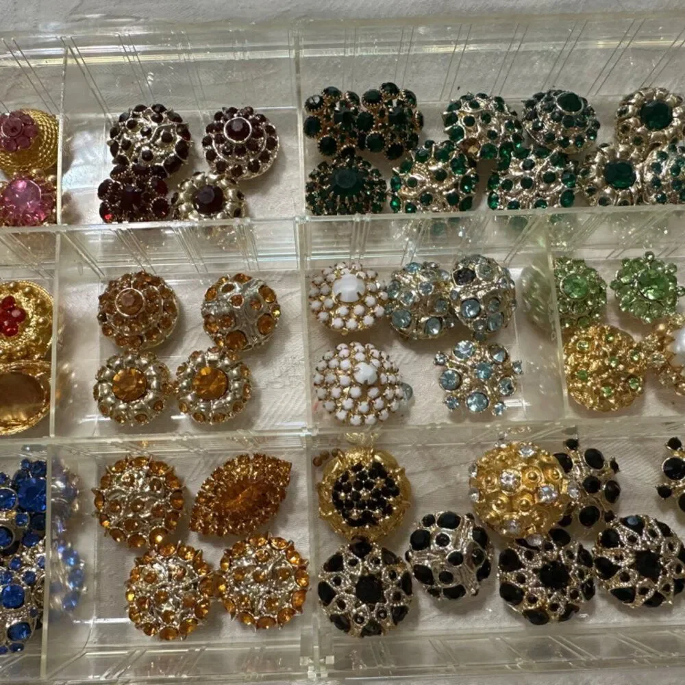 Lot for making bracelets or necklaces. Selling as a lot and not by piece